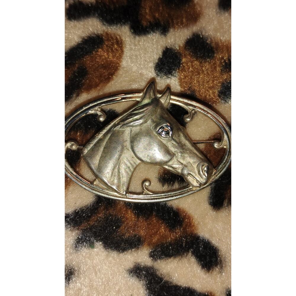 Vintage Horse Head Brooch – Silver Tone Equestrian Pin (Non-Magnetic)